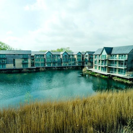 De Vere Cotswold Water Park Apartments Cirencester Exterior photo