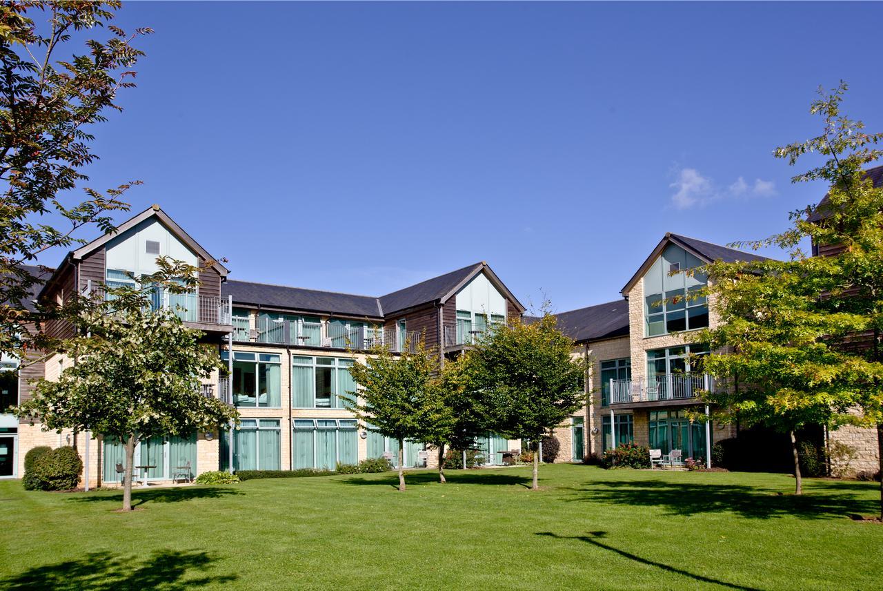 De Vere Cotswold Water Park Apartments Cirencester Exterior photo